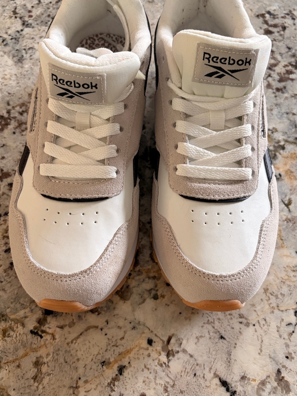 Reebok Women’s Classic Trainers in White & Light Gray. Woman Size 8. Like-New.